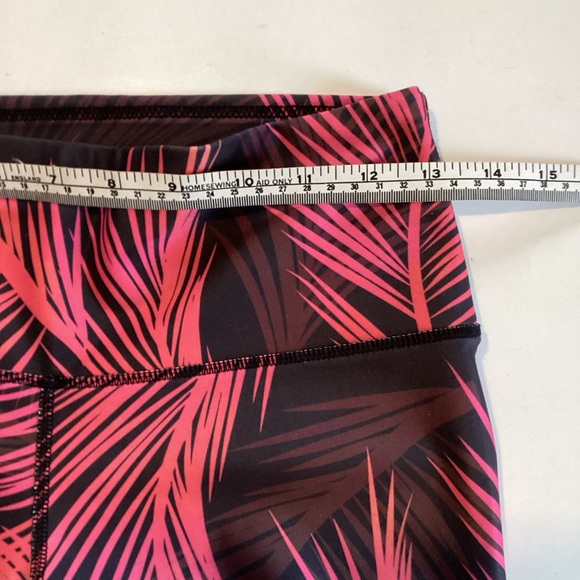 INNER FIRE pink Palm Capri Leggings - Picture 3 of 5